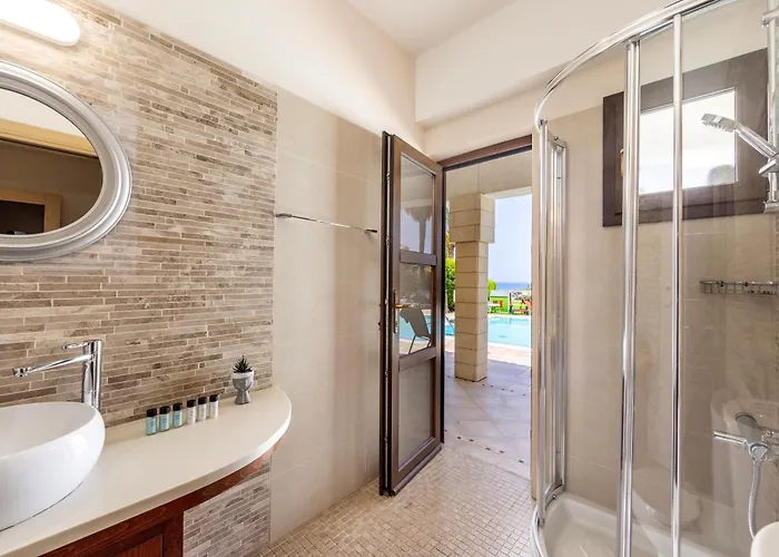 Sunnyvillas: 4br Seafront Villa*private Pool*bw44 * Protaras